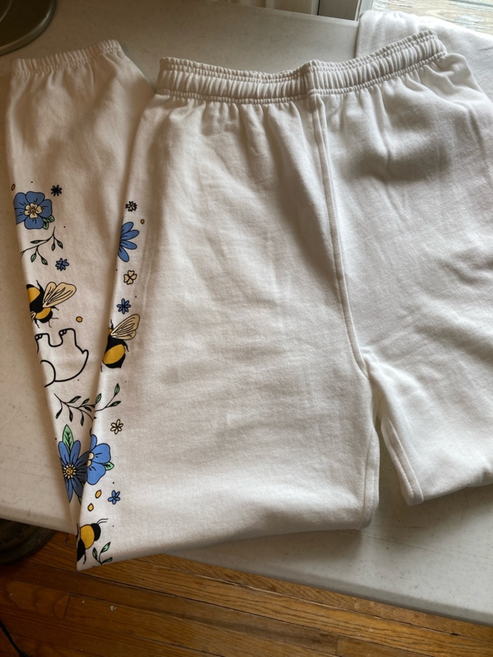ivory ella Cream Logo Tag Sweatpants - Picture 4 of 8